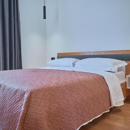 Kalpazo Inn Tirana Esterno foto