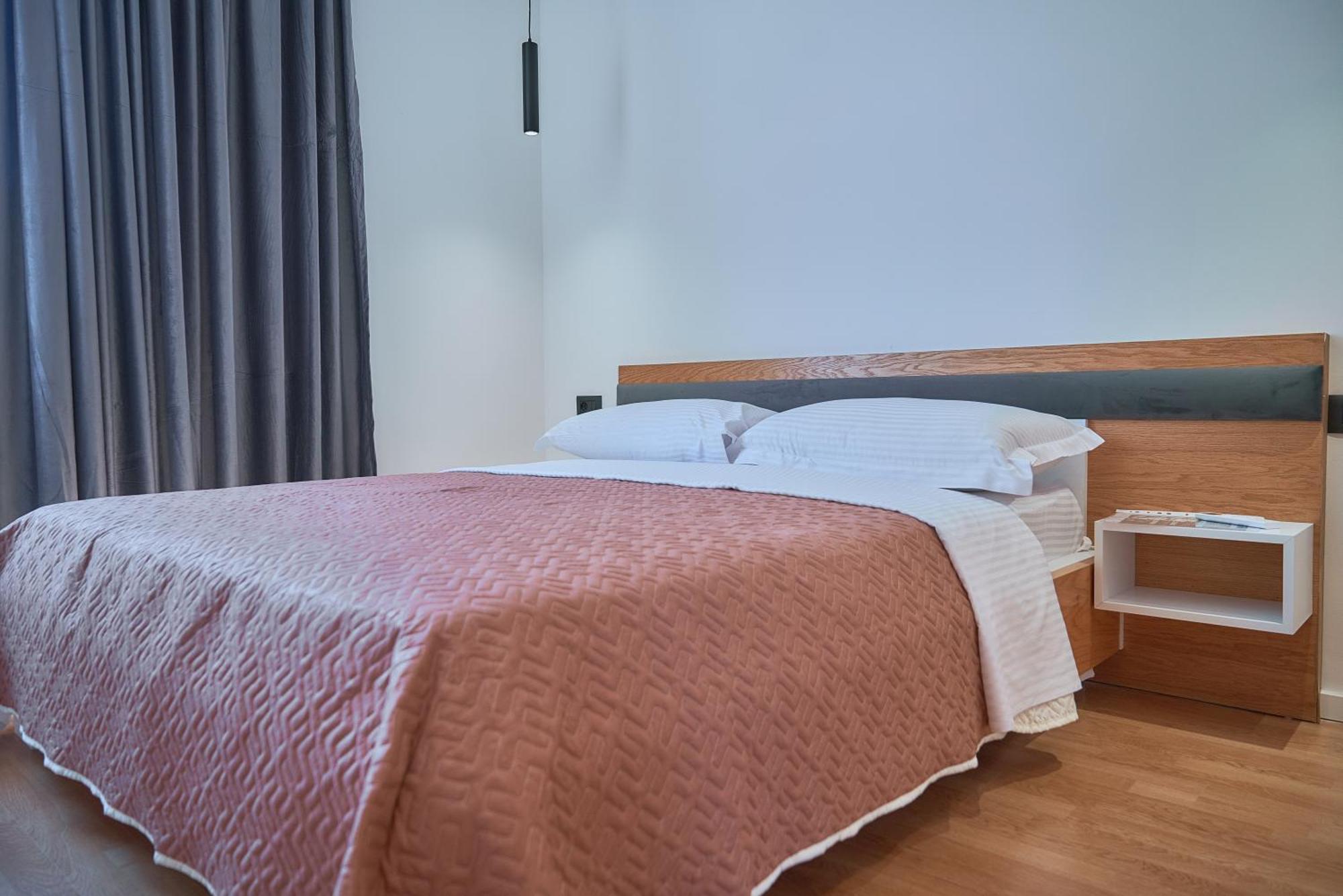 Kalpazo Inn Tirana Esterno foto