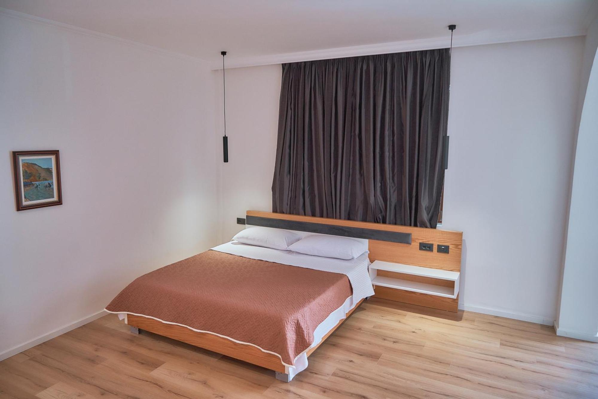 Kalpazo Inn Tirana Esterno foto