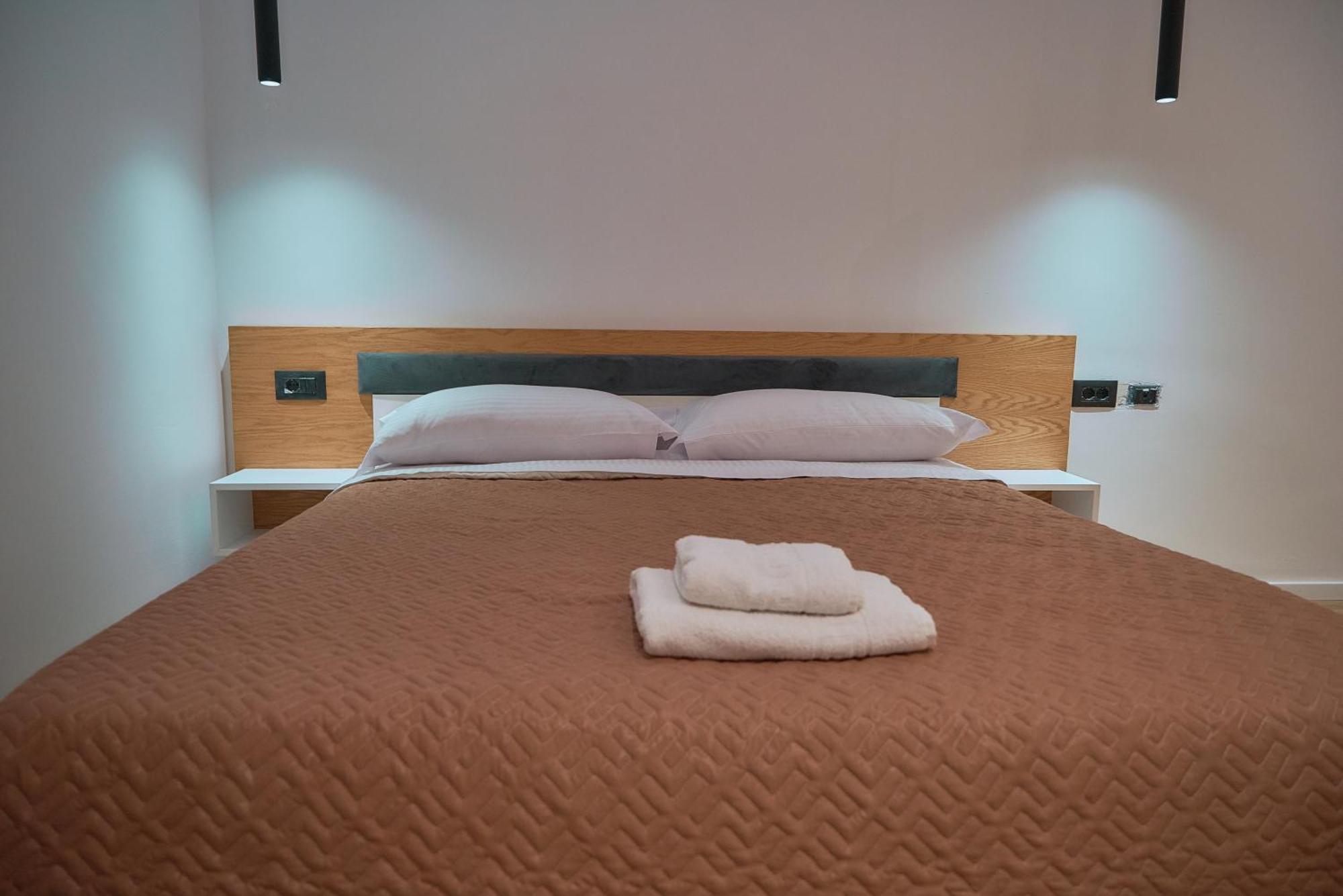 Kalpazo Inn Tirana Esterno foto