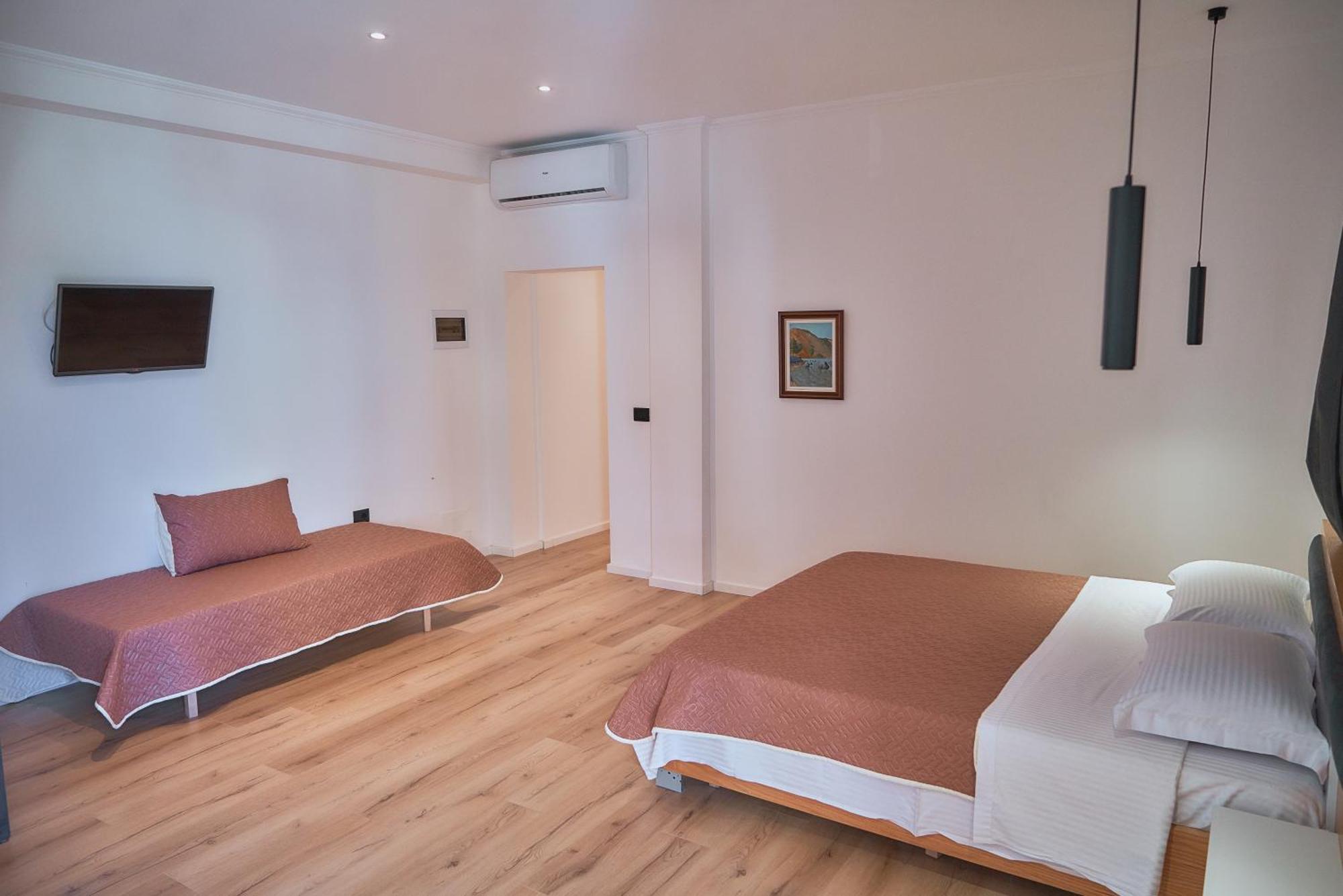 Kalpazo Inn Tirana Esterno foto