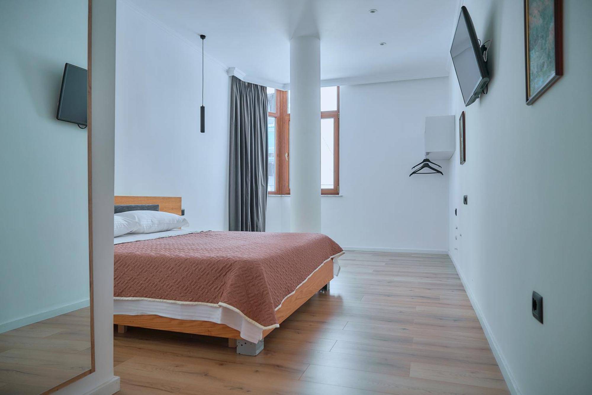 Kalpazo Inn Tirana Esterno foto