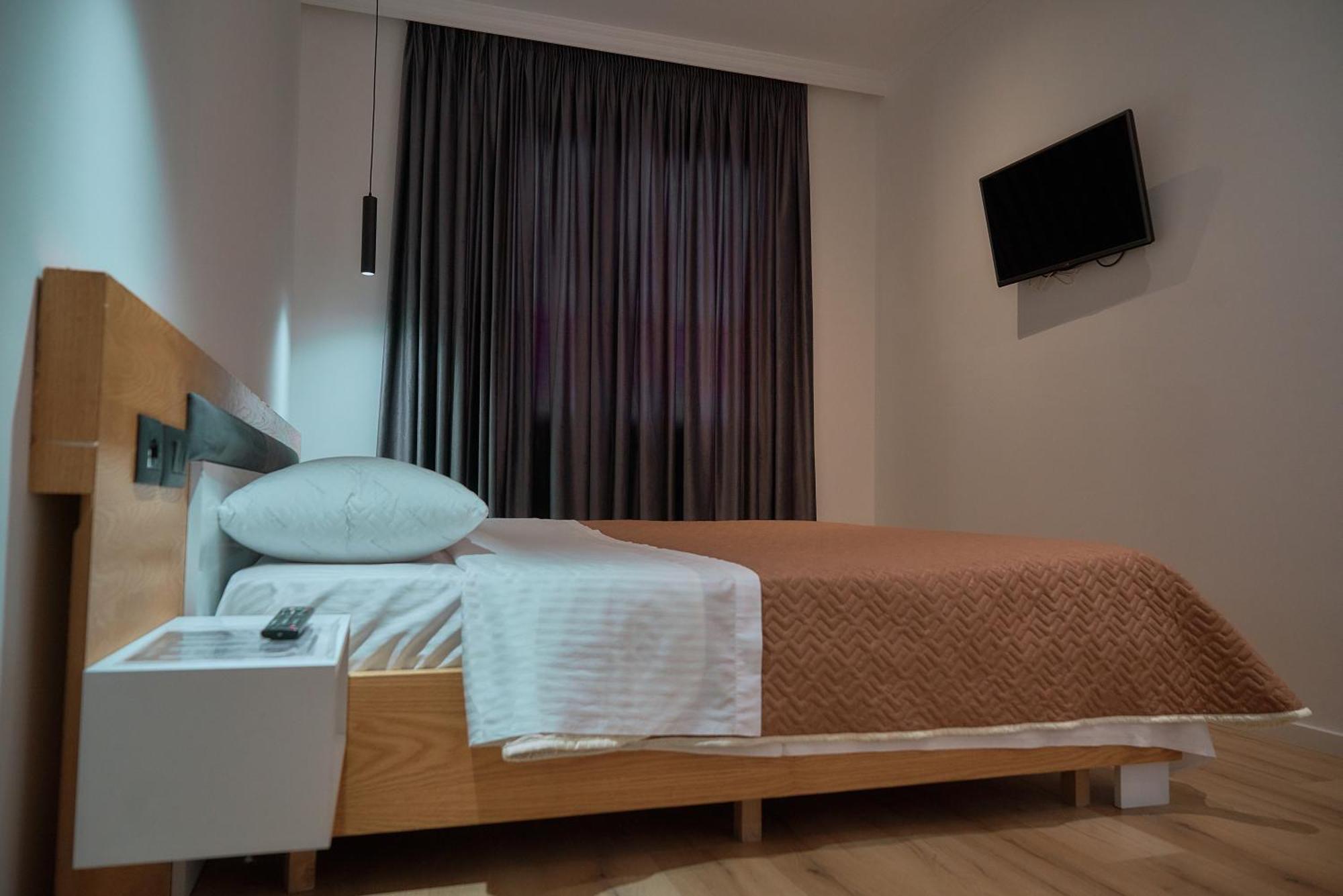 Kalpazo Inn Tirana Esterno foto