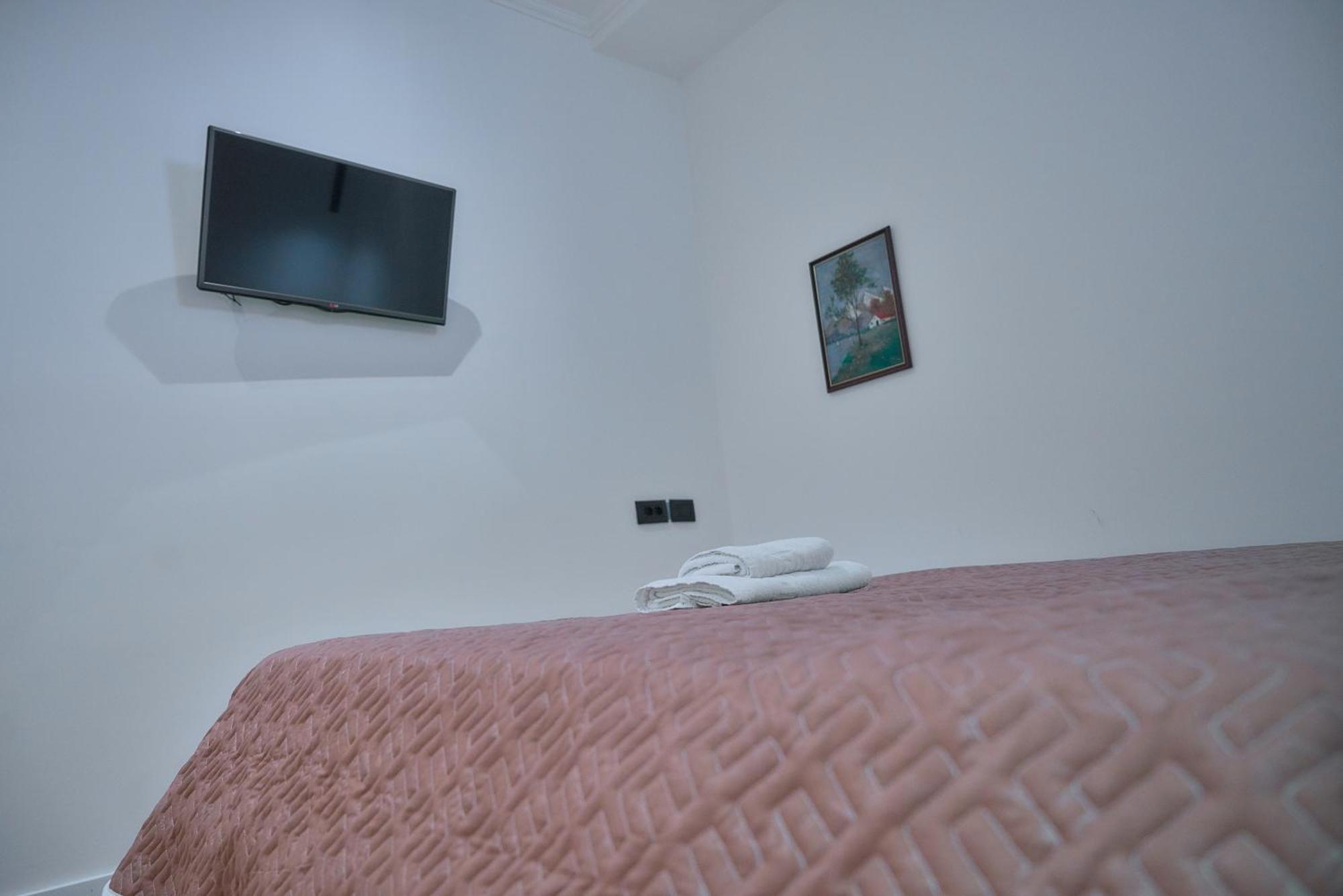 Kalpazo Inn Tirana Esterno foto