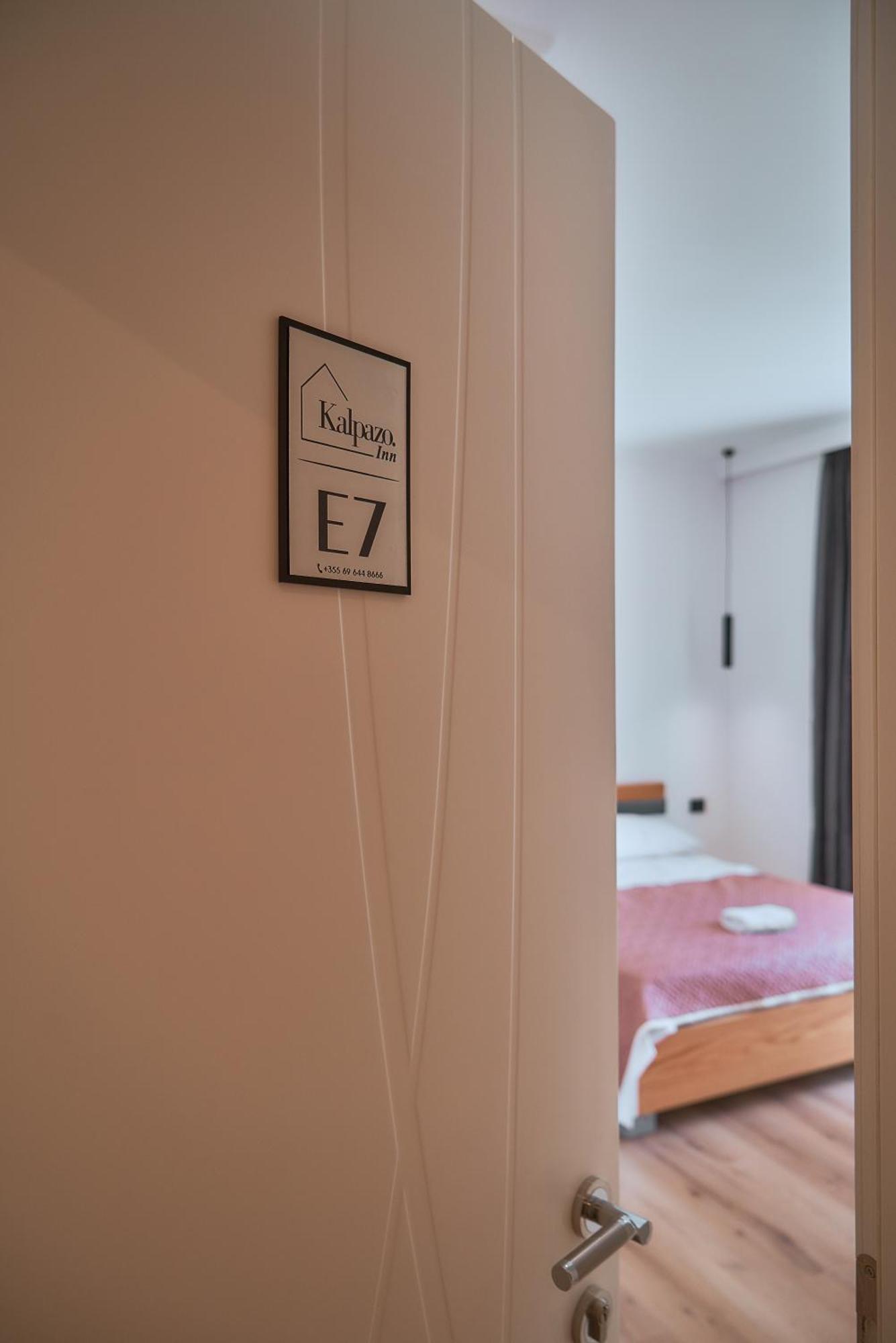 Kalpazo Inn Tirana Esterno foto