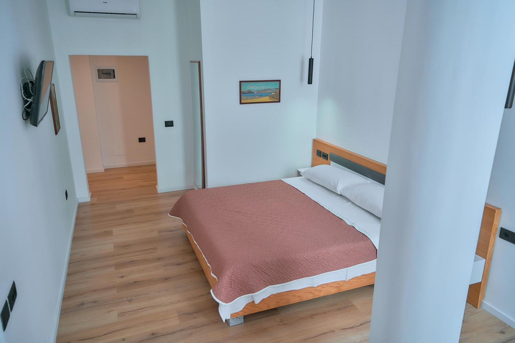 Kalpazo Inn Tirana Esterno foto