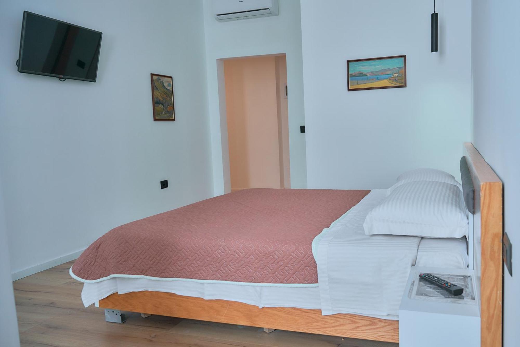 Kalpazo Inn Tirana Esterno foto