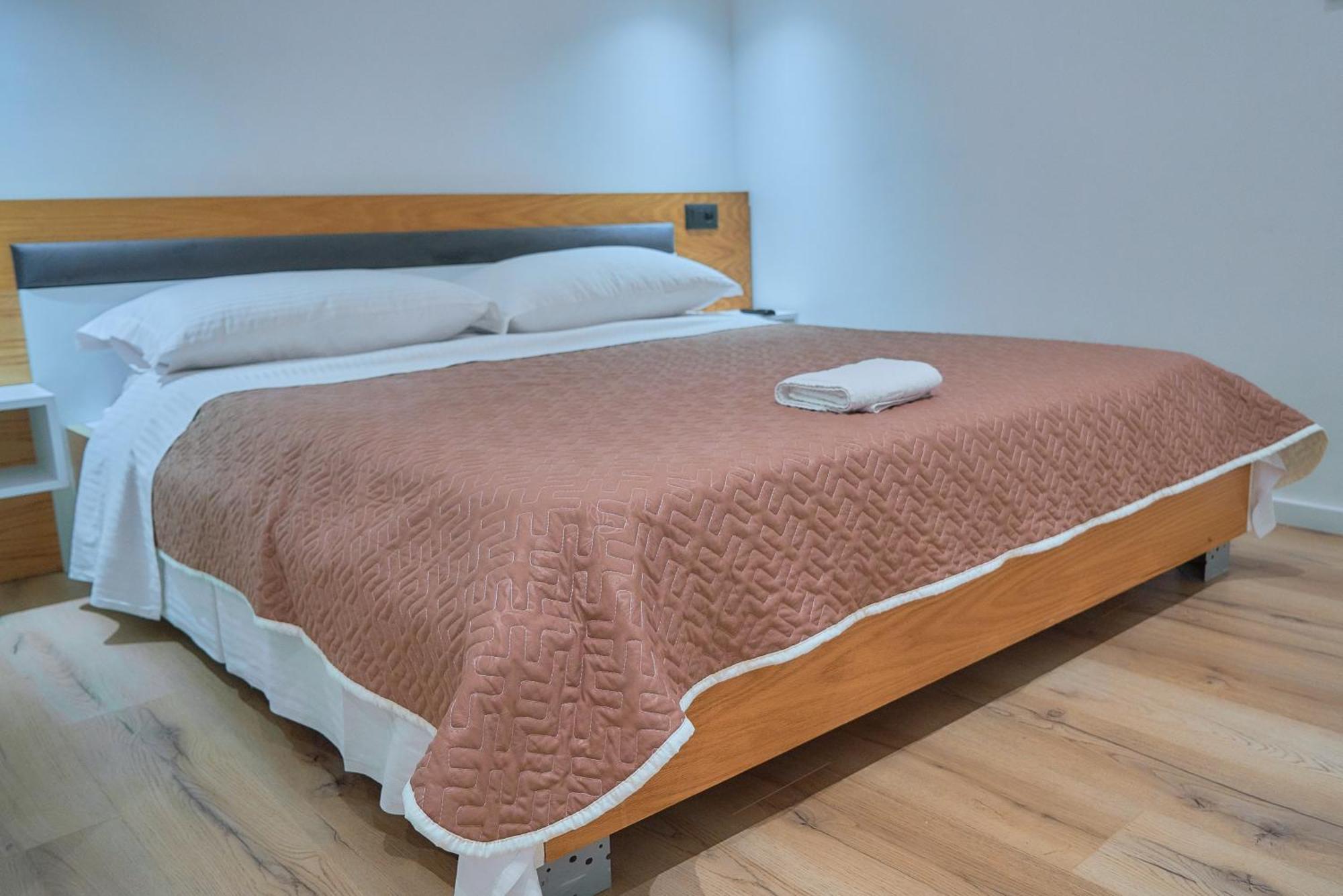 Kalpazo Inn Tirana Esterno foto