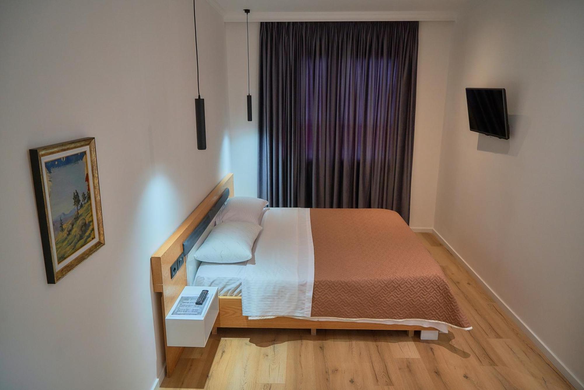 Kalpazo Inn Tirana Esterno foto