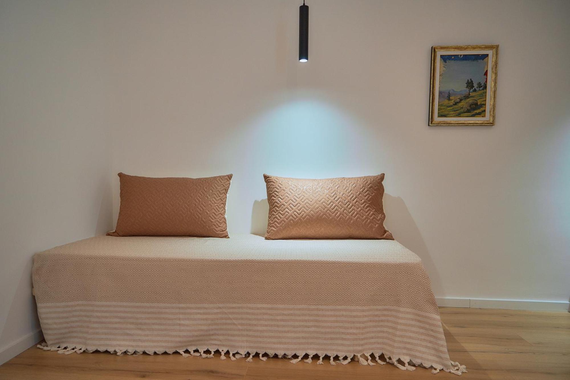 Kalpazo Inn Tirana Esterno foto